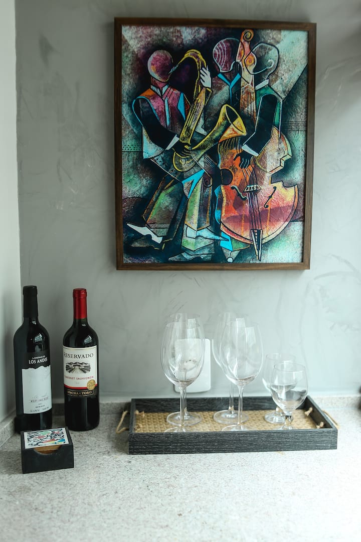 Algunos detalles de la decoración: los vinos son solo para decorar, ¿de acuerdo? 