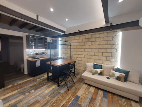Successful Airbnb property: Giovi's workshop in Palermo