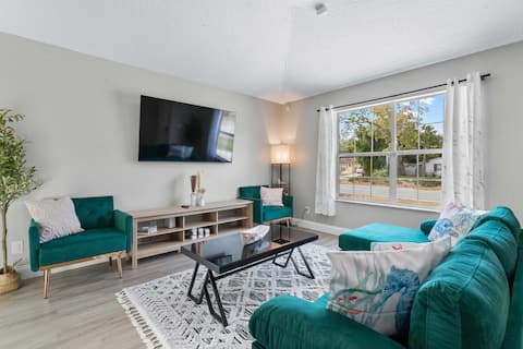 Stylish 3-Bedroom Home Near Downtown and Beaches