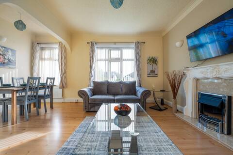 Spacious home in Prime Area | 2-4 Beds | Parking
