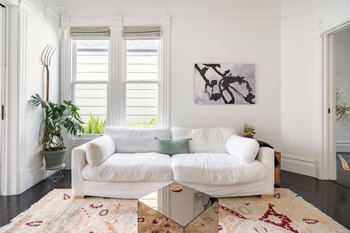 Classic Architecture with Modern Design in City Center gallery image 3