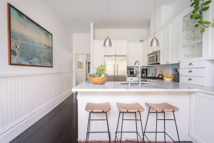 Classic Architecture with Modern Design in City Center gallery image 5