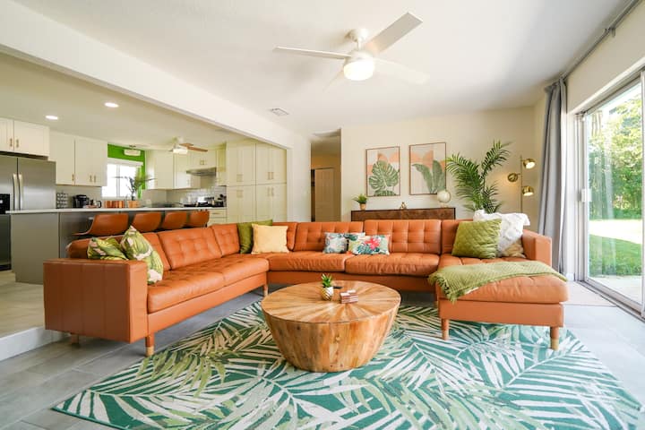 Large Lighted Pool, 8 Min To Beach, Huge Backyard - Daytona Beach, FL