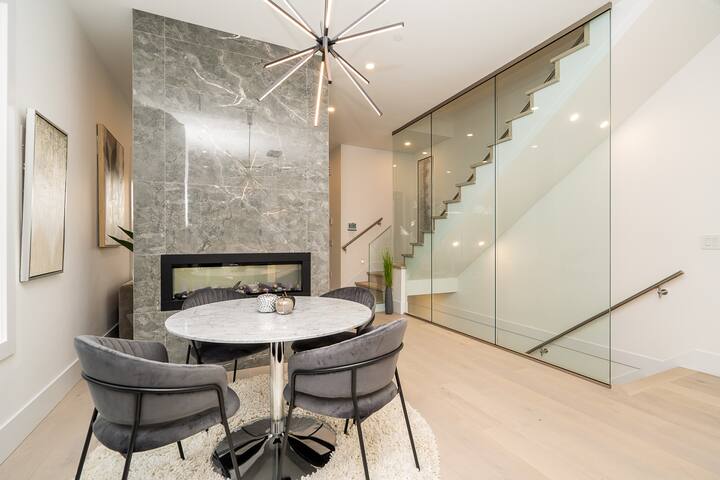 Modern duplex in prime location gallery image 5