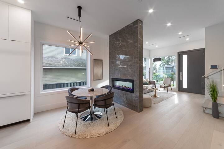 Modern duplex in prime location gallery image 4