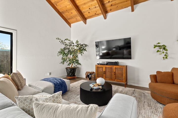 Westside Oasis In The Heart Of Town - Santa Cruz, CA