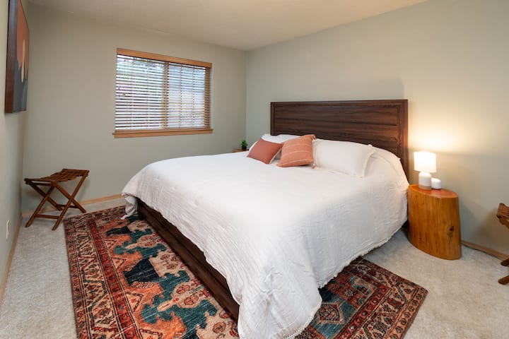 King size bed, luggage racks, hangers, extra blankets, laundry basket.