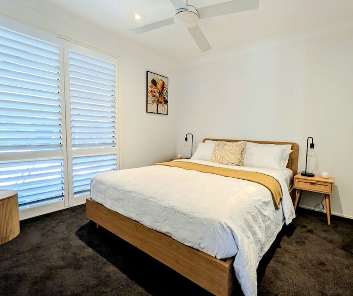 Spavaća soba s bračnim krevetom