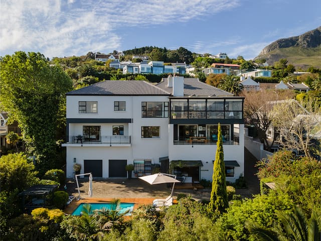 Luxury self-catering apartments (2)