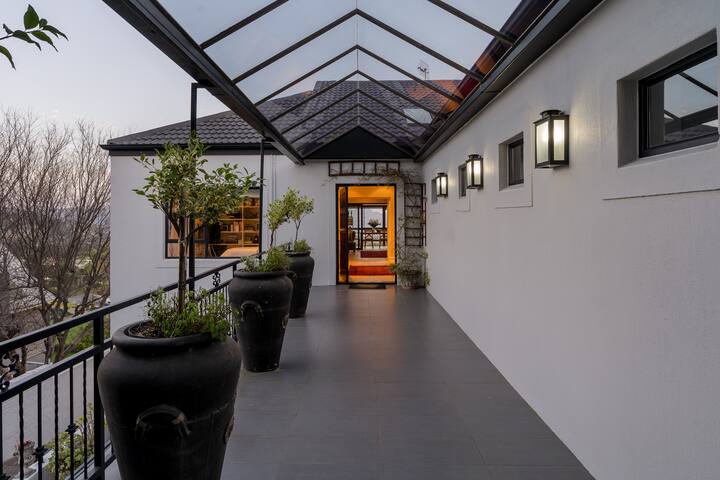 Luxury self-catering apartments (2) gallery image 4