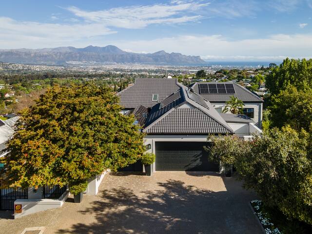 Luxury self-catering apartments (2) gallery image 3