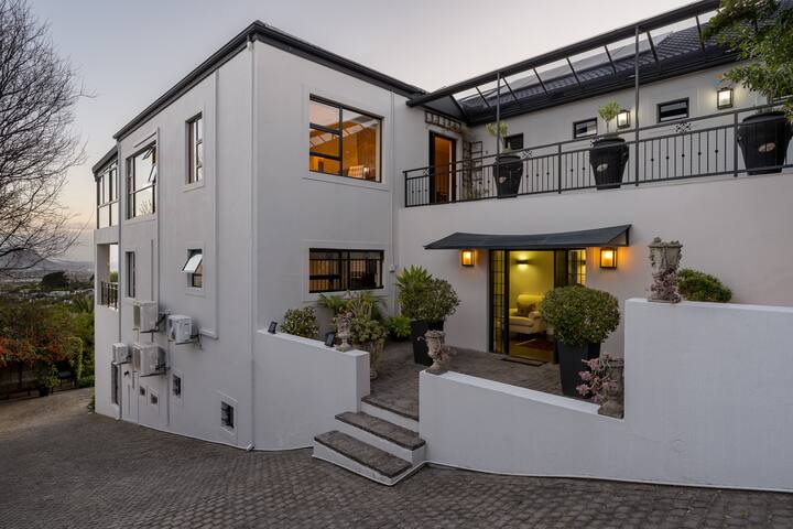 Luxury self-catering apartments (2) gallery image 5