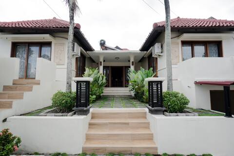 A spacious house around temples