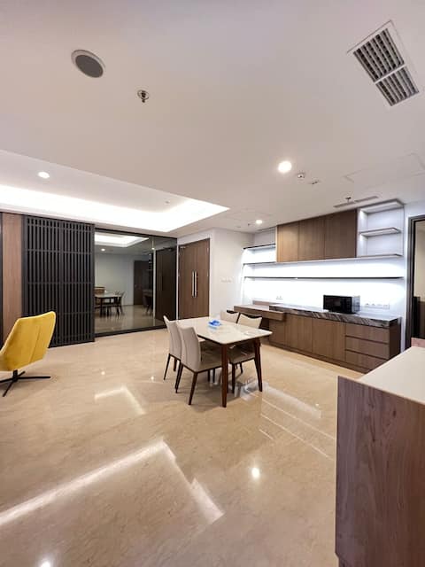 Spacious, Private Elevator and Complete