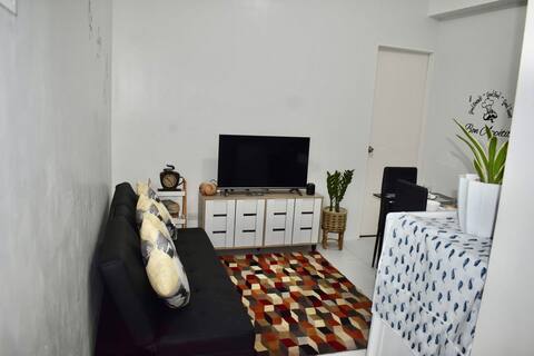 Homey 1BR Apt with Wi-fi Netflix at Deca Sentrio