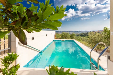 VIP Villa with private heated pool near Split