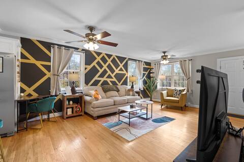 Spacious-5 Beds! 3 Mi to Mohegan