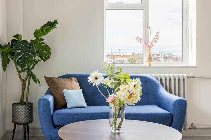 Lux Regents Park 2 bed 2 bath penthouse with AC gallery image 4