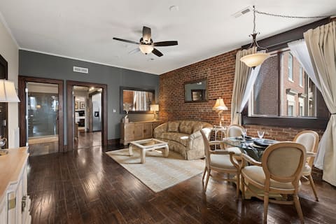 Top Airbnb: Upscale, Spacious Apt in the Heart of Downtown in Hendersonville