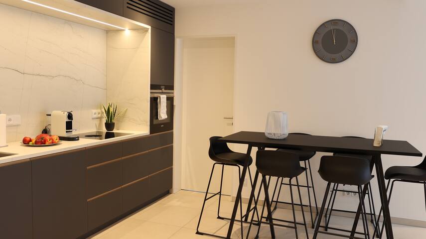 Apartment 14 gallery image 4