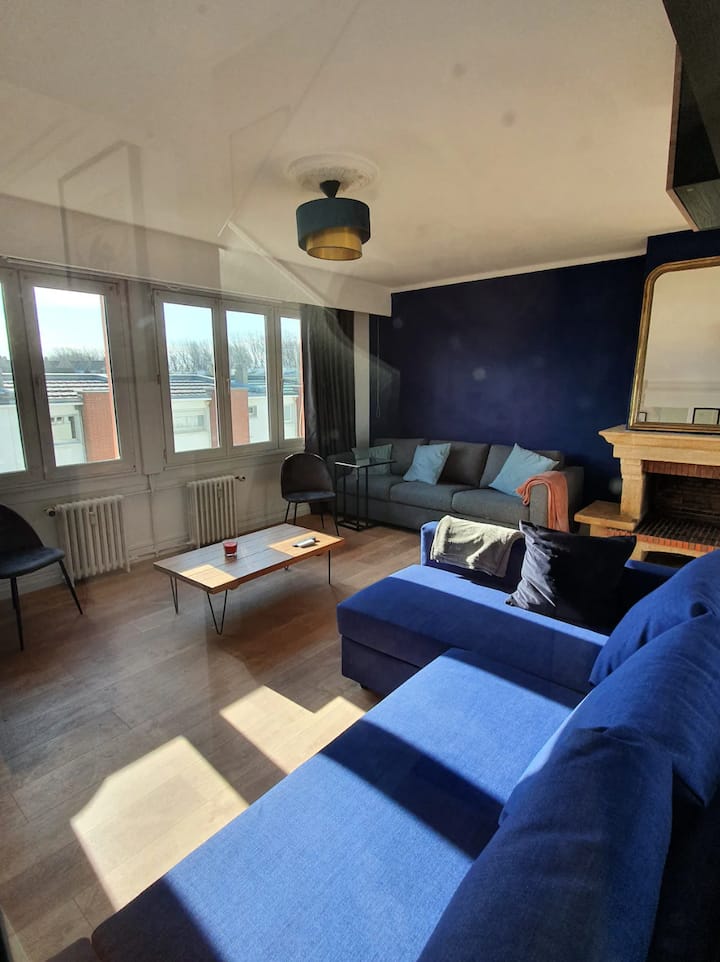 סלון עם כורסאות ושתי ספות, כולל ספה נפתחת, נוף לבלברי, נוטרדאם וסיור דו גואט.