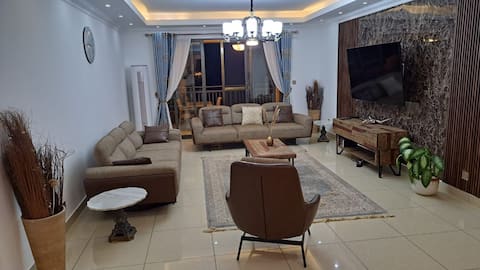 Galley's Spacious Apartment Home at Plaza Diamond