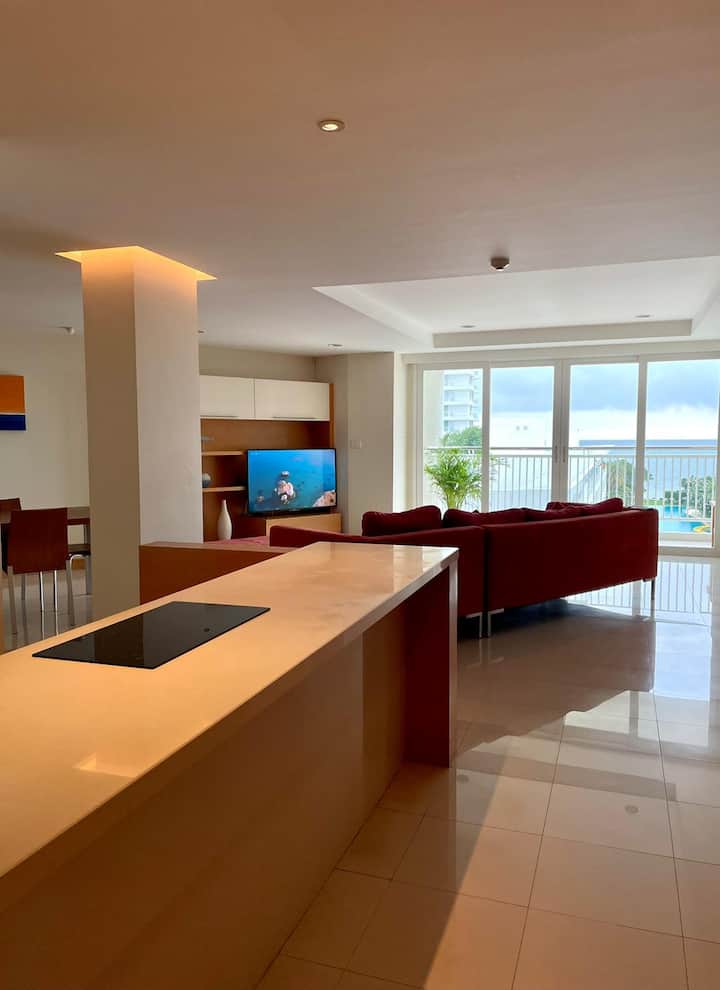 Beautiful Beachfront Condo In Central Hua Hin - Hua Hin