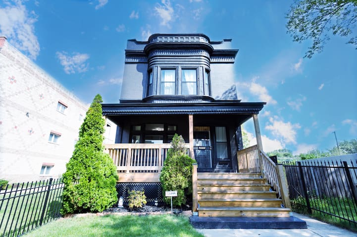 Villa Noir Chicago Victorian 7 min to downtown