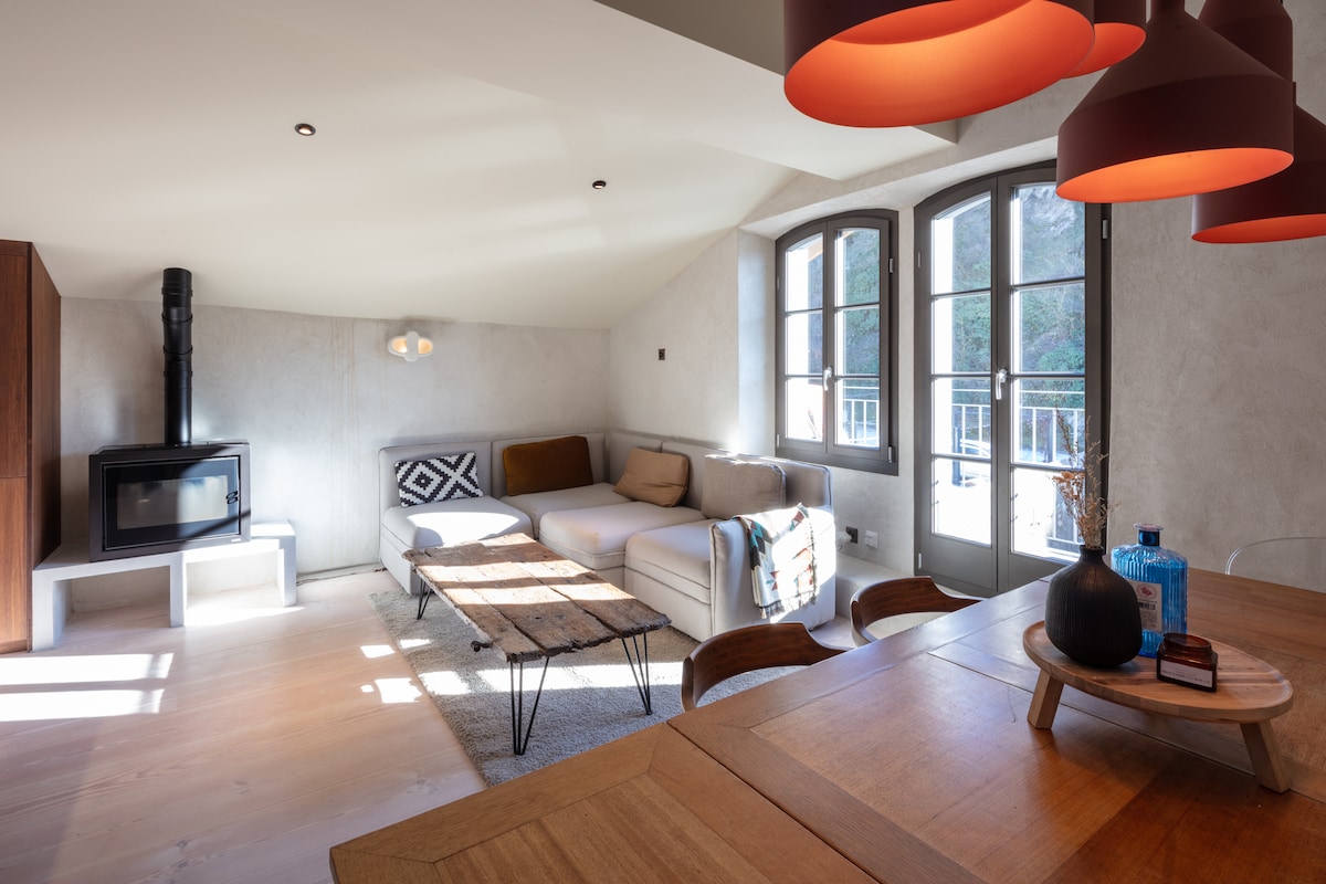 Successful Airbnb property: Architect's house facing the castles in Sion