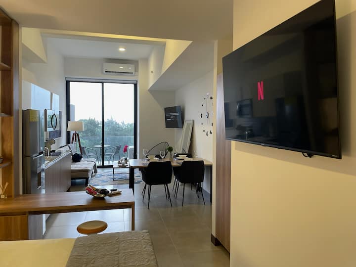 2 50"  HD televizora sa svim aplikacijama koje vam se sviđaju.