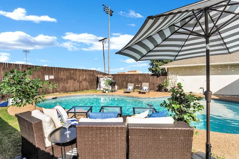 Pool PlayHouse: Firepit, Grill, Games & Sunlounger