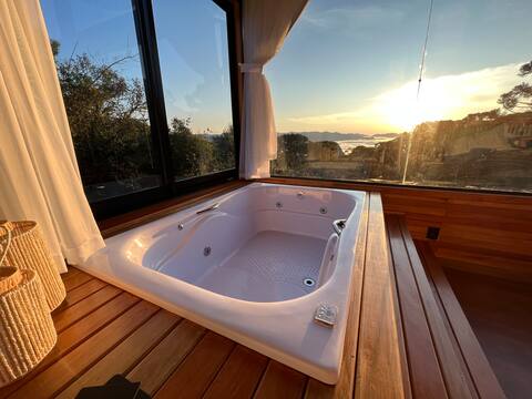 Cabin with Fantastic View and Hydro