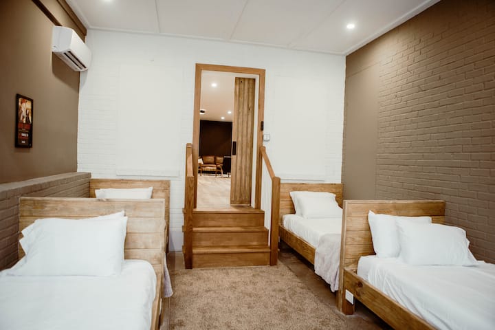 Bunkroom with 6 beds.