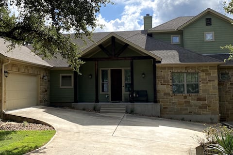 Top performing Airbnb: Quiet 4 bed/ 3 full bath in Lakeway
