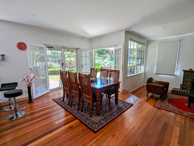 Peaceful Acre Retreat – Pets & Long Stays Welcome gallery image 4