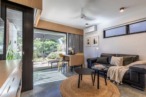 Top Airbnb: Chic Garden Apartment in Cottesloe