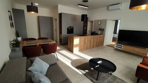 DeLuxe Premium Suite