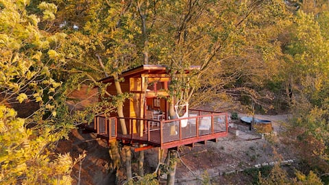 Popular Airbnb listing: Treehouse Úlovice in Ústecký