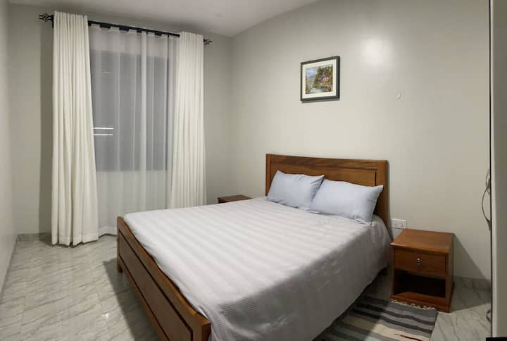 Chumba cha kulala cha pili chenye mwonekano mzuri wakati wa usiku, kutoka kwenye dirisha