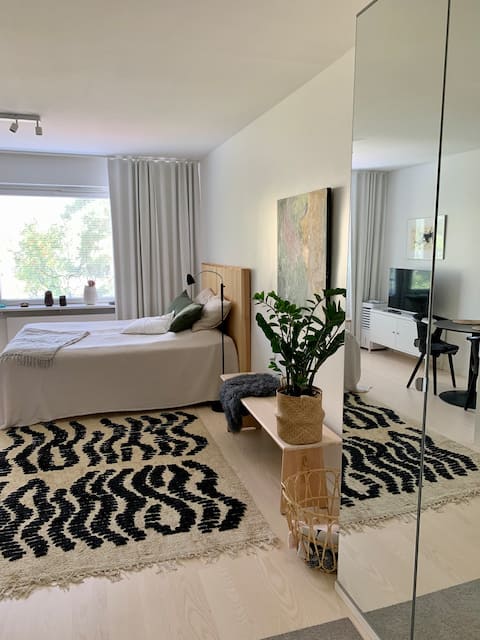 Top Airbnb: Lovely studio with free parking in Eteläinen Suurpiiri