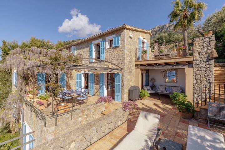 Villa in Deia with amazing sea views & heated pool gallery image 4