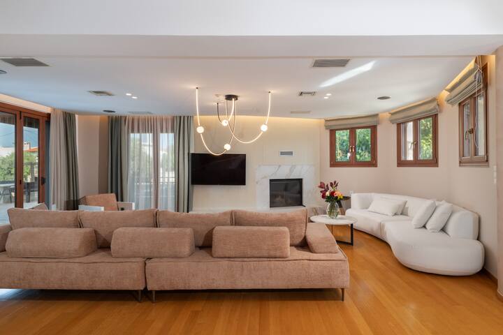 Spacious Family Villa near to amenities with pool gallery image 5