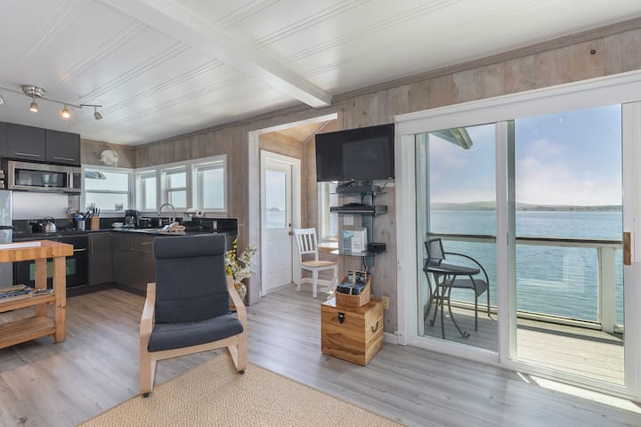 Alba, Deck Overlooking The Bay - Bodega Bay, CA