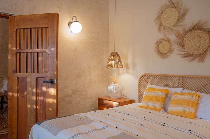 غرفة النوم الثانية - سرير بحجم كوين