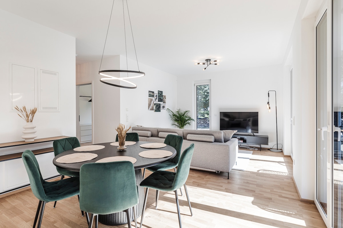 Სასადილო და საცხოვრებელი სივრცე

(6 ადამიანისთვის განკუთვნილი საცხოვრებელი