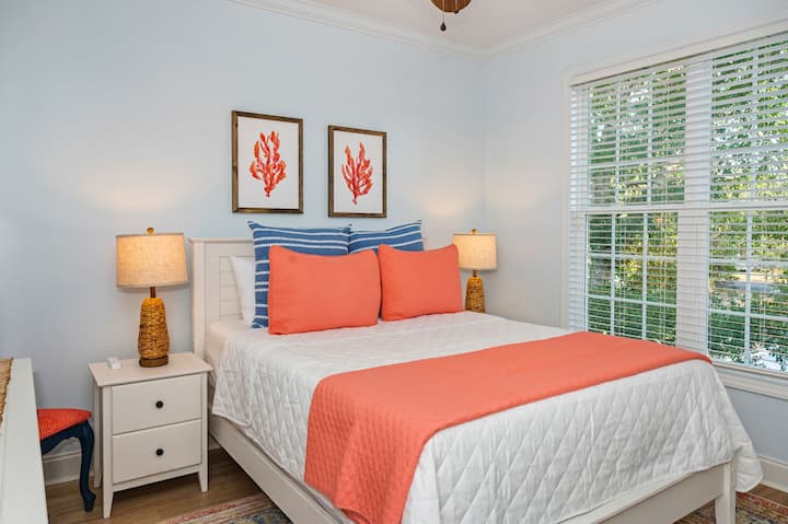 2nd bedroom - Queen bed 