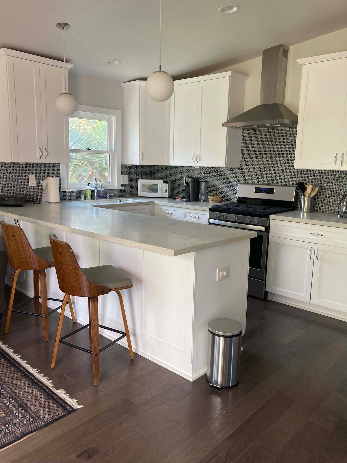LA Getaway - Apartments for Rent in Los Angeles, California