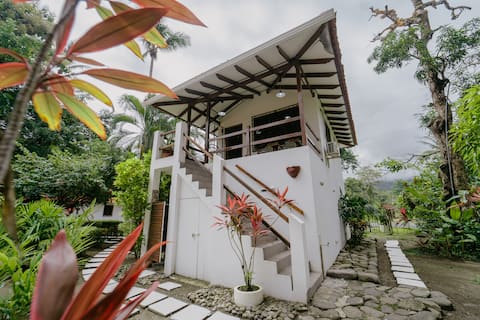 Dreamy C Beachfront Bungalow *Just Renovated!*
