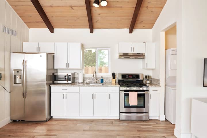 Fresno Studio| A/c & Heat | Wi-fi | Washer & Dryer - 弗雷斯諾