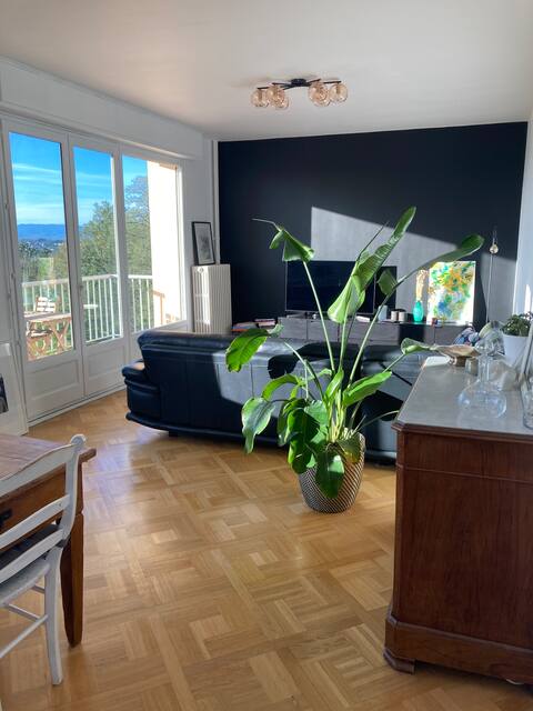 Large apartment, comfort, quiet with superb views